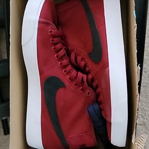 Nike SB Blazer Court Mid Premium "Team Red"